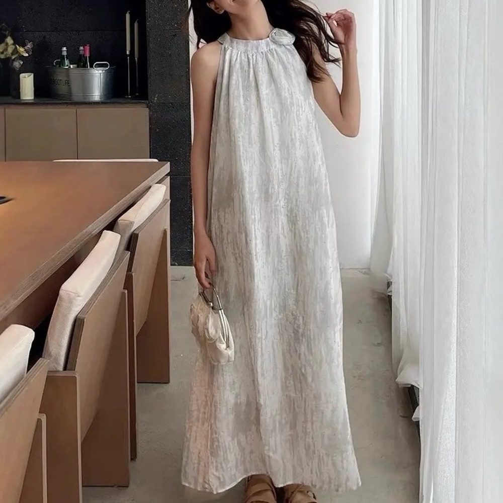 Elegant White Sleeveless Maxi Dress